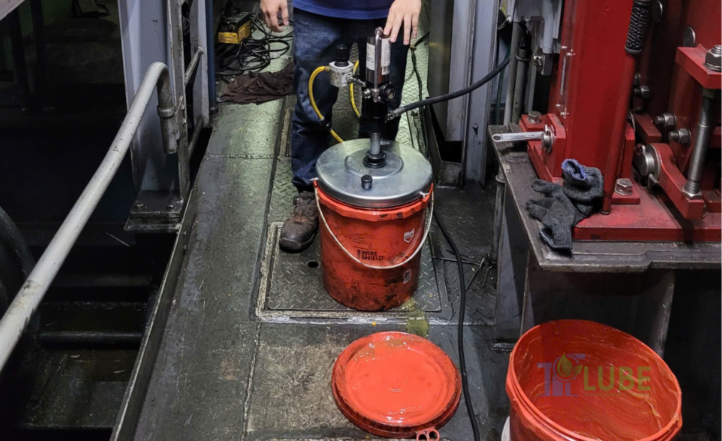 Mỡ Bôi Trơn Dây Cáp & Bánh Răng Hở Cho Cẩu Cảng RTG, QC Rocol