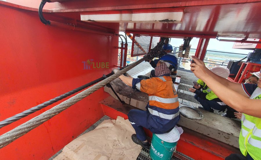 Mỡ Bôi Trơn Cẩu Pedestal Crane